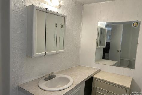 1064 Brook Valley Canyon Lake TX 78133