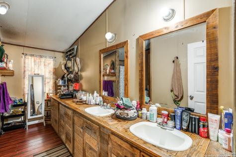 470 Country Acres Seguin TX 78155