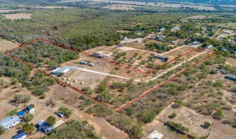 470 Country Acres Seguin TX 78155