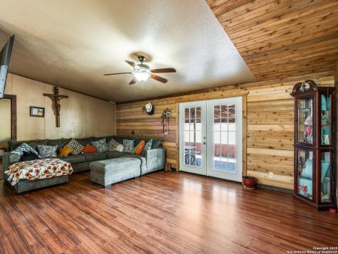 470 Country Acres Seguin TX 78155