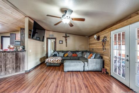 470 Country Acres Seguin TX 78155