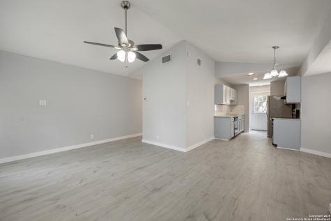4114 Dakota Sun San Antonio TX 78244