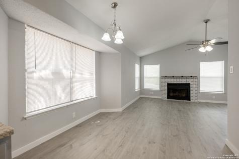 4114 Dakota Sun San Antonio TX 78244