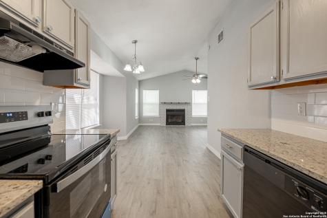 4114 Dakota Sun San Antonio TX 78244
