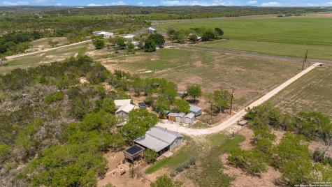 906 County Road 2615 Rio Medina TX 78066