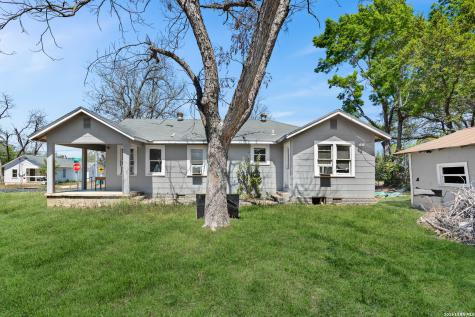 829 N Goodrich Seguin TX 78155