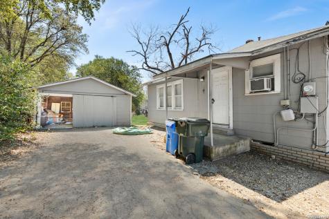 829 N Goodrich Seguin TX 78155