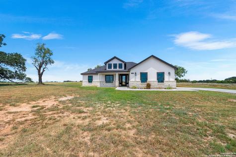 109 Hidden Hills Floresville TX 78114