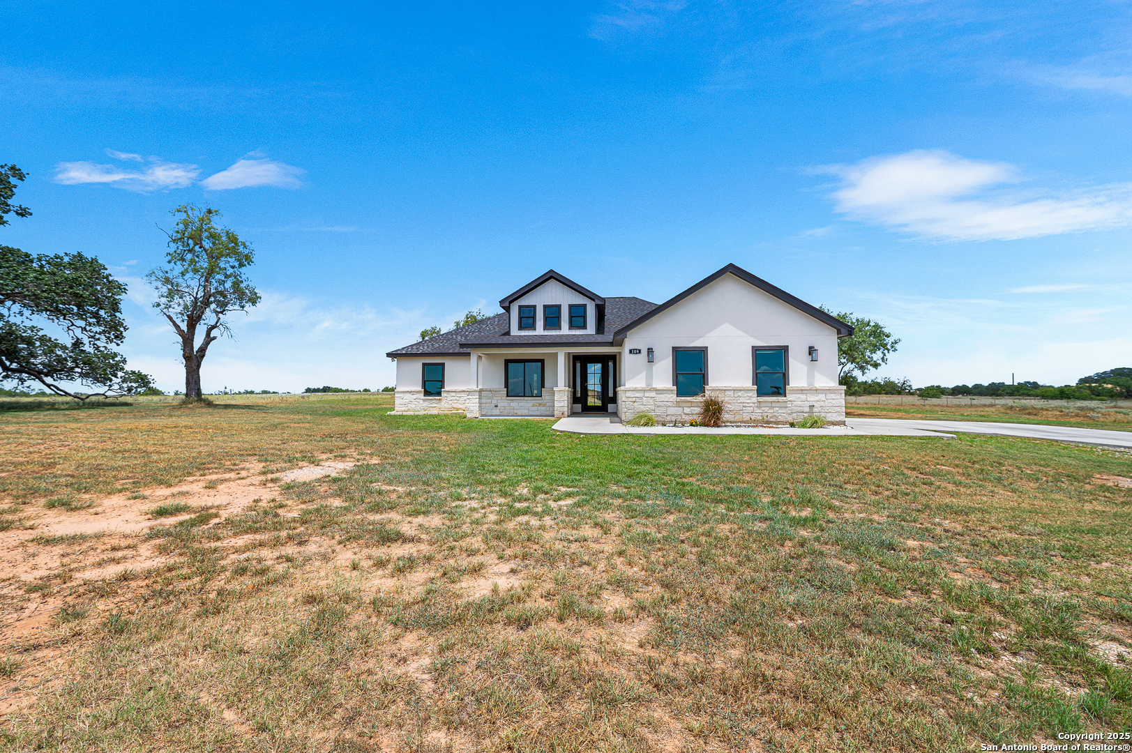 109 Hidden Hills Floresville TX 78114