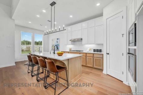 148 Spanish Oak Castroville TX 78009