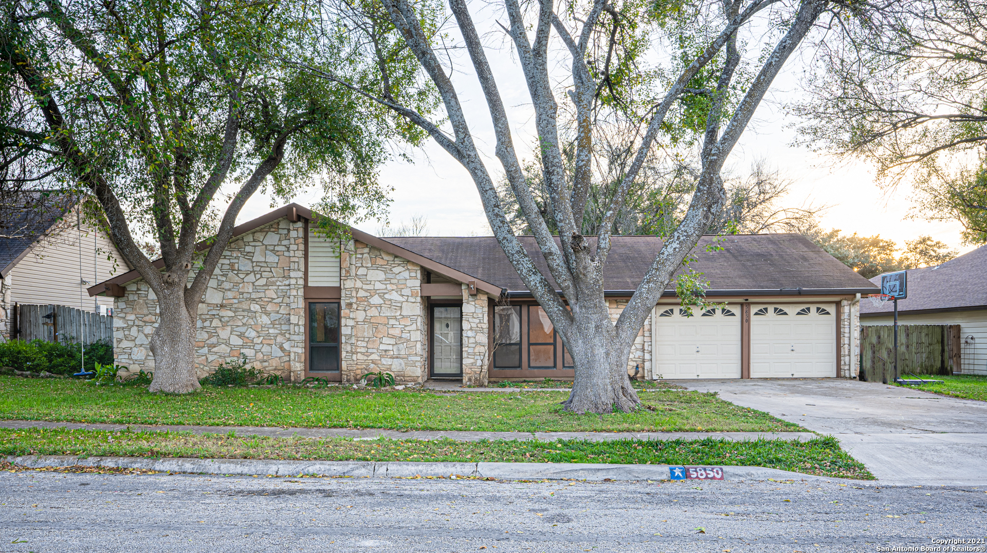5850 Burkley Springs Street San Antonio TX 78233