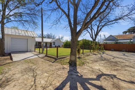 903 Front Street Comfort TX 78013