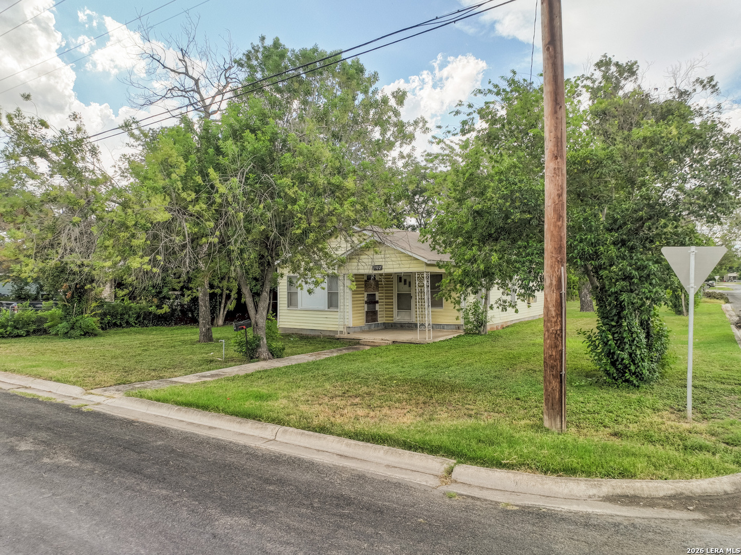 1902 17th Street Hondo TX 78861