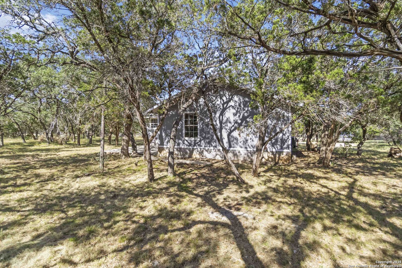 1260 Comanche Bandera TX 78003