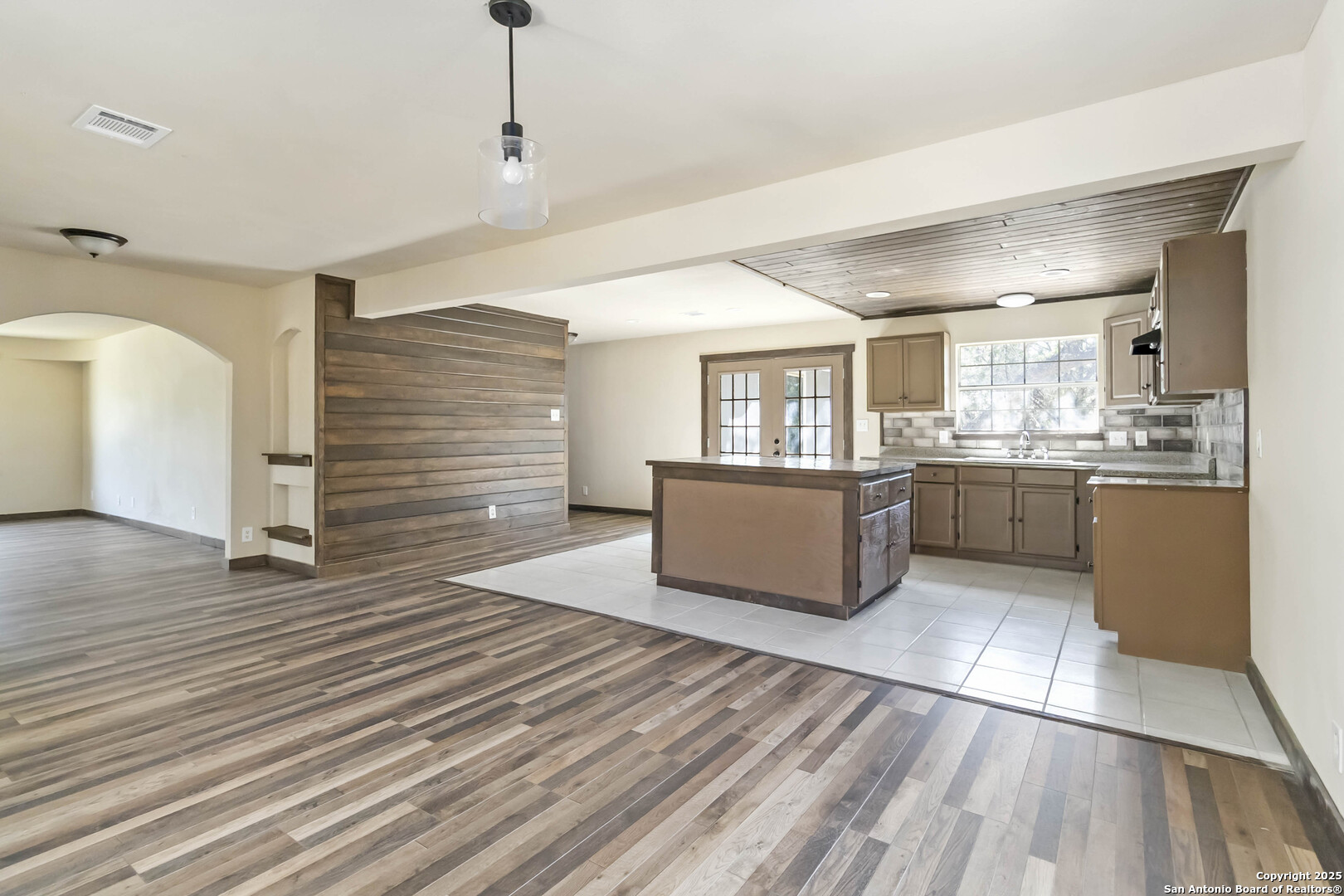 1260 Comanche Bandera TX 78003