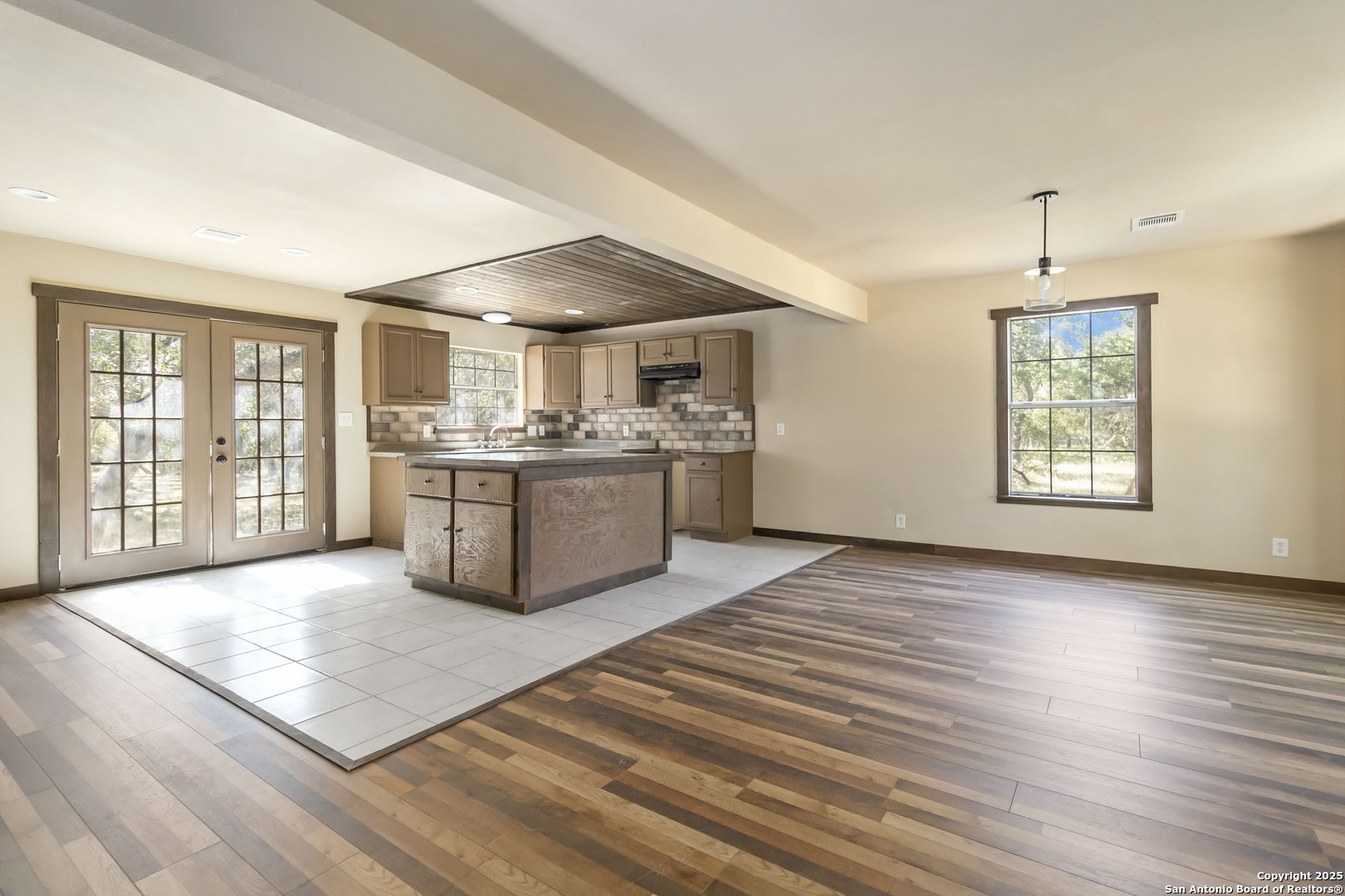 1260 Comanche Bandera TX 78003