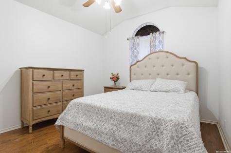 4302 Swan Forest San Antonio TX 78222