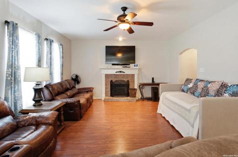 4302 Swan Forest San Antonio TX 78222