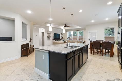 10719 Serrento Hi Helotes TX 78023