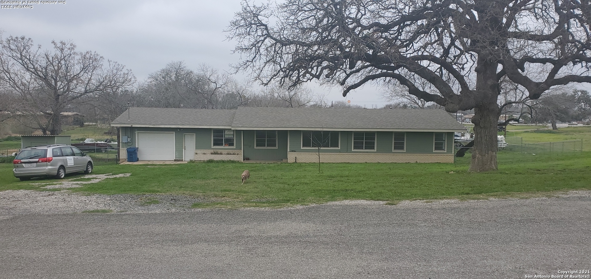 1609 F Street Floresville TX 78114