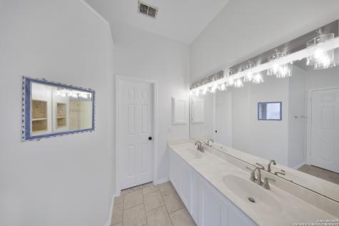 9523 Black Thorn San Antonio TX 78240