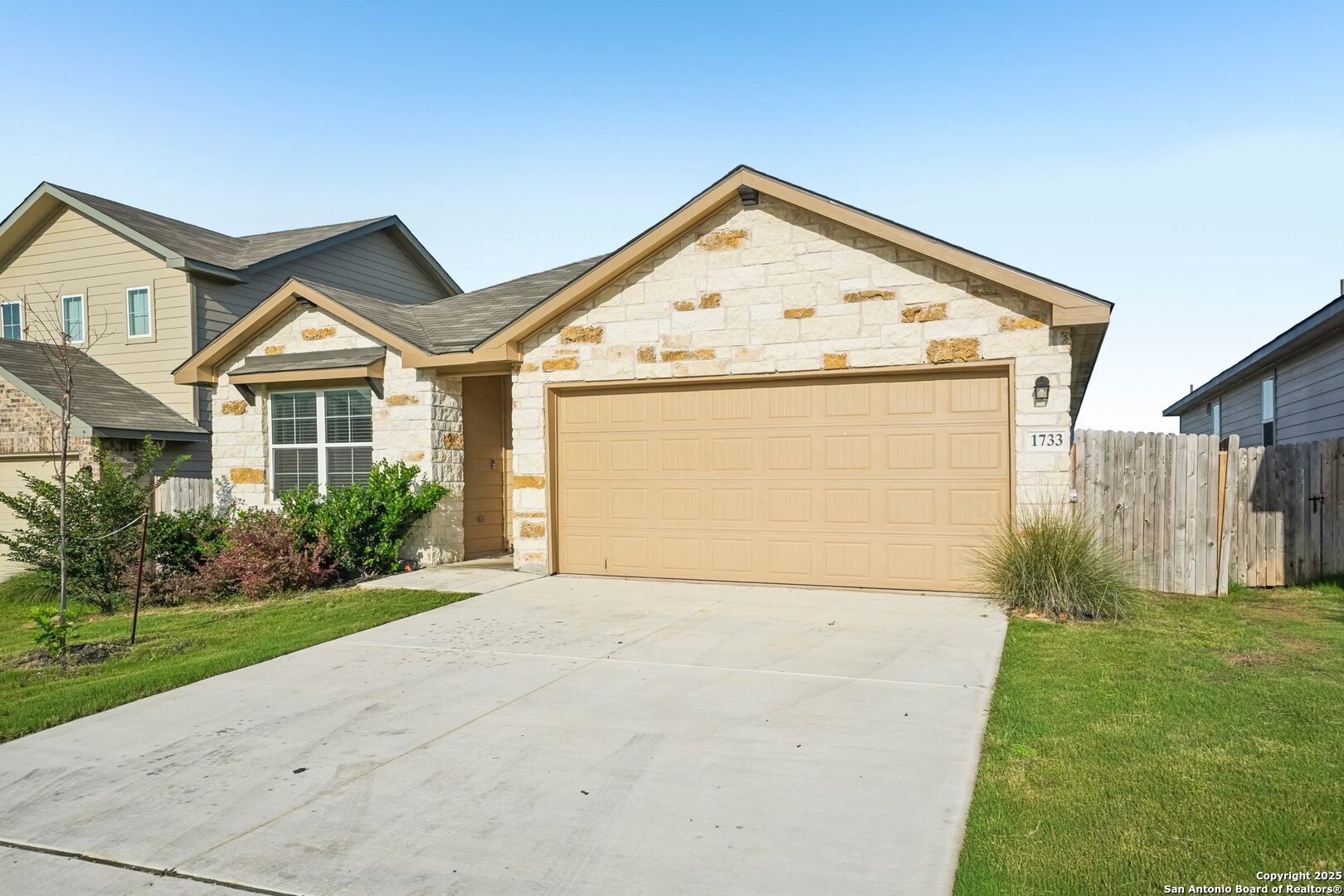 1733 Rocky Rise San Antonio TX 78245