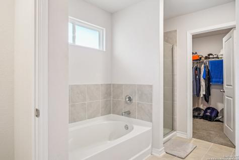 1733 Rocky Rise San Antonio TX 78245
