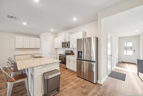 1733 Rocky Rise San Antonio TX 78245