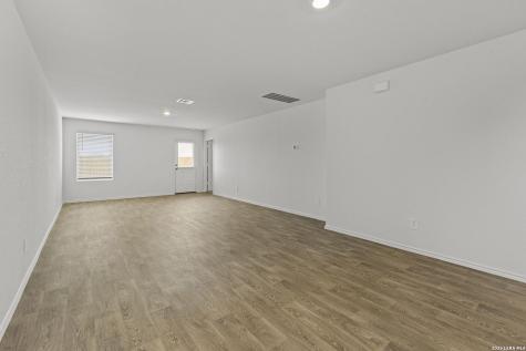 16039 Mahogany Way Elmendorf TX 78112