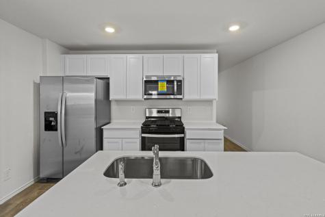 16039 Mahogany Way Elmendorf TX 78112
