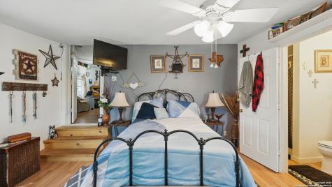 15521 E Highway 90 Kingsbury TX 78638