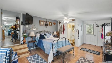 15521 E Highway 90 Kingsbury TX 78638
