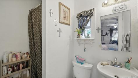 15521 E Highway 90 Kingsbury TX 78638