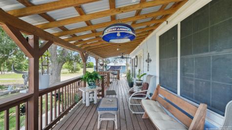 15521 E Highway 90 Kingsbury TX 78638
