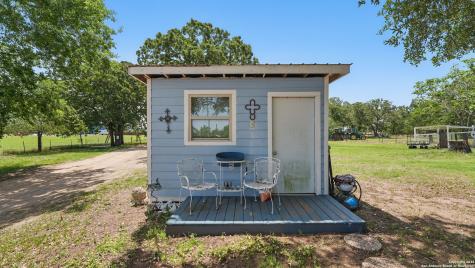 15521 E Highway 90 Kingsbury TX 78638