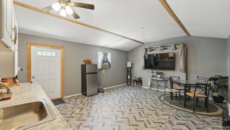 15521 E Highway 90 Kingsbury TX 78638