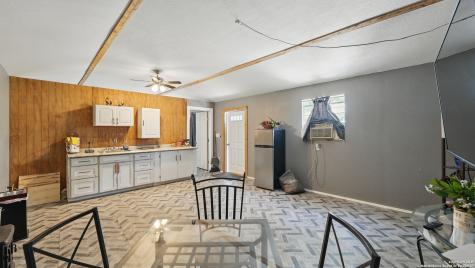 15521 E Highway 90 Kingsbury TX 78638