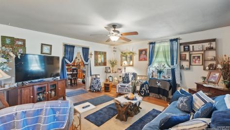 15521 E Highway 90 Kingsbury TX 78638