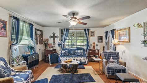 15521 E Highway 90 Kingsbury TX 78638