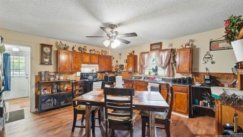 15521 E Highway 90 Kingsbury TX 78638
