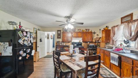 15521 E Highway 90 Kingsbury TX 78638