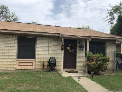 915 E Edwards Street Crystal City TX 78839
