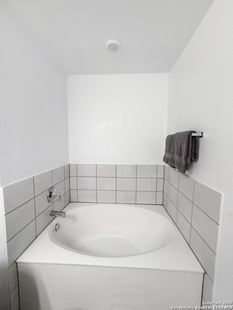 3363 Old Almonte San Antonio TX 78224