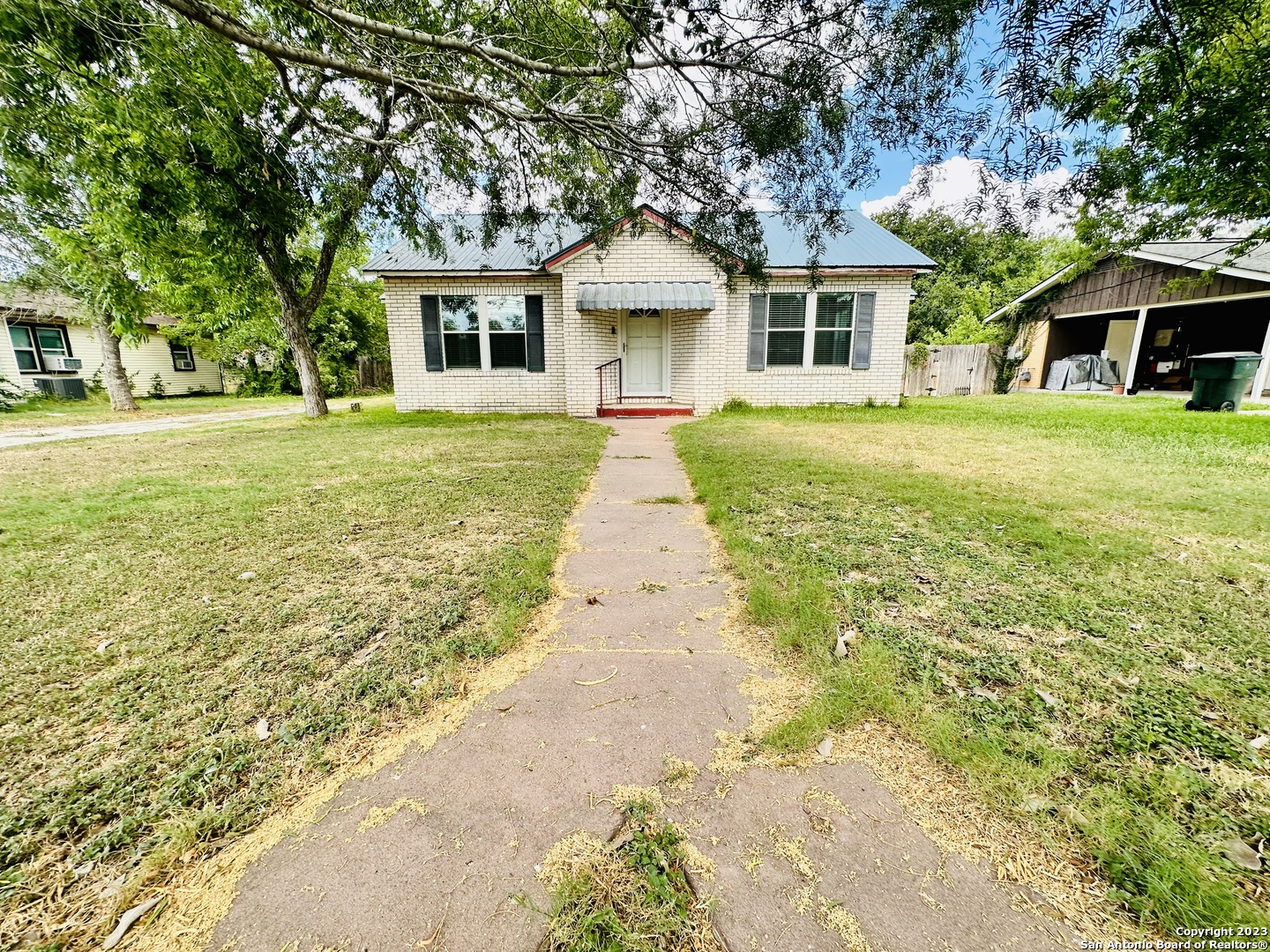 614 N Johnson Street Karnes City TX 78118