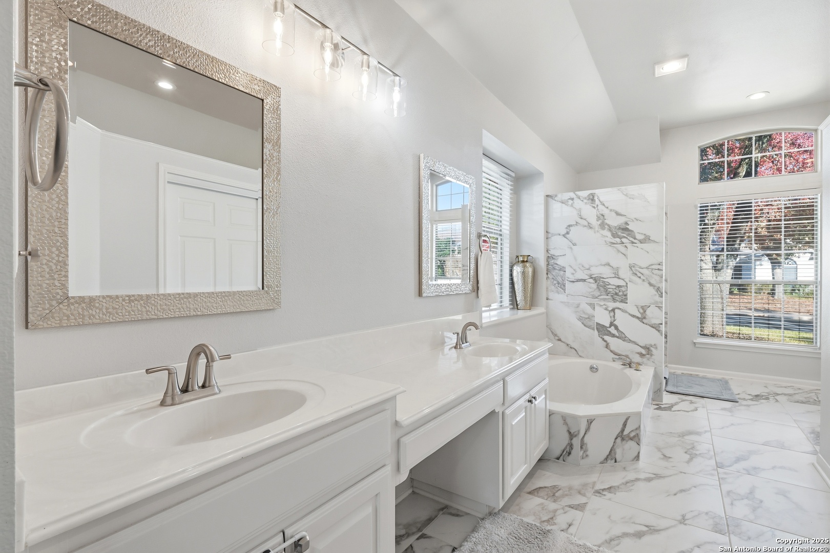6438 Amber Oak San Antonio TX 78249