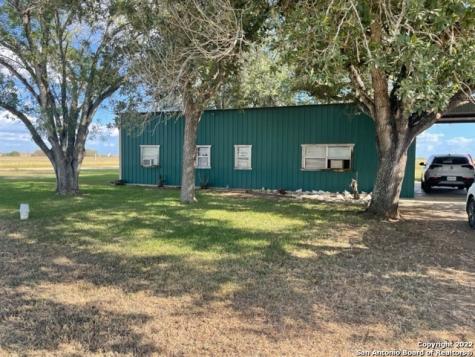 92 County Road 137 Floresville TX 78114