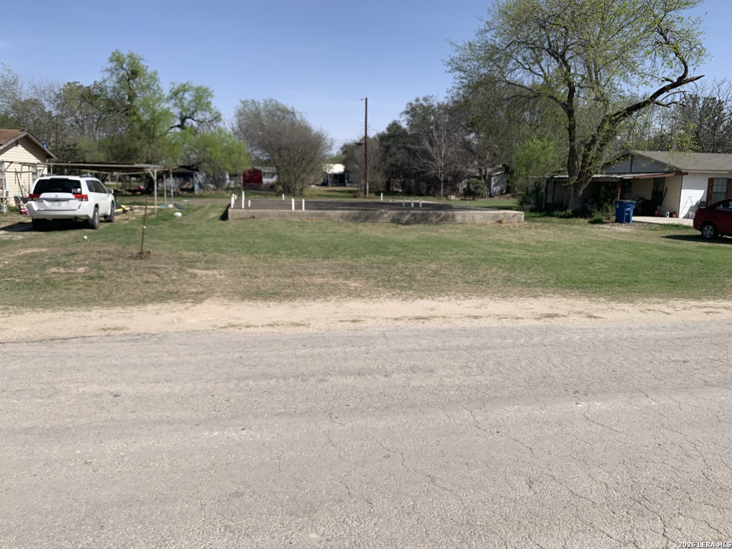 414 Crouch Avenue Devine TX 78016