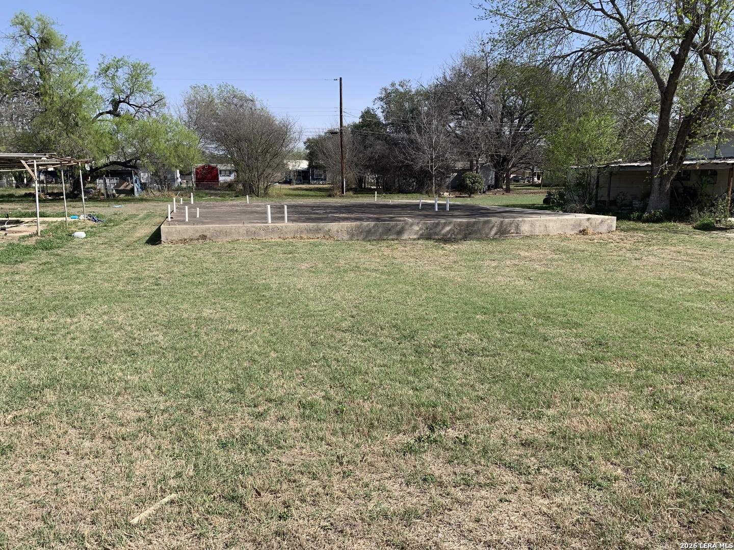 414 Crouch Avenue Devine TX 78016
