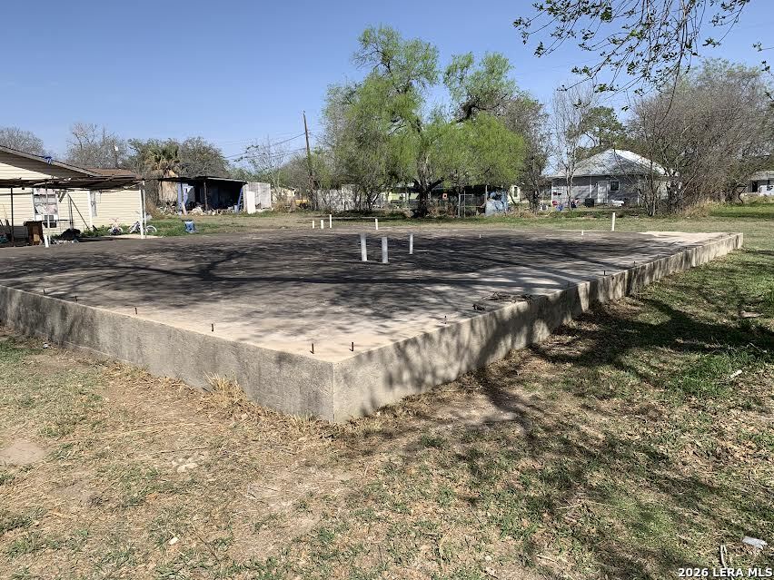 414 Crouch Avenue Devine TX 78016