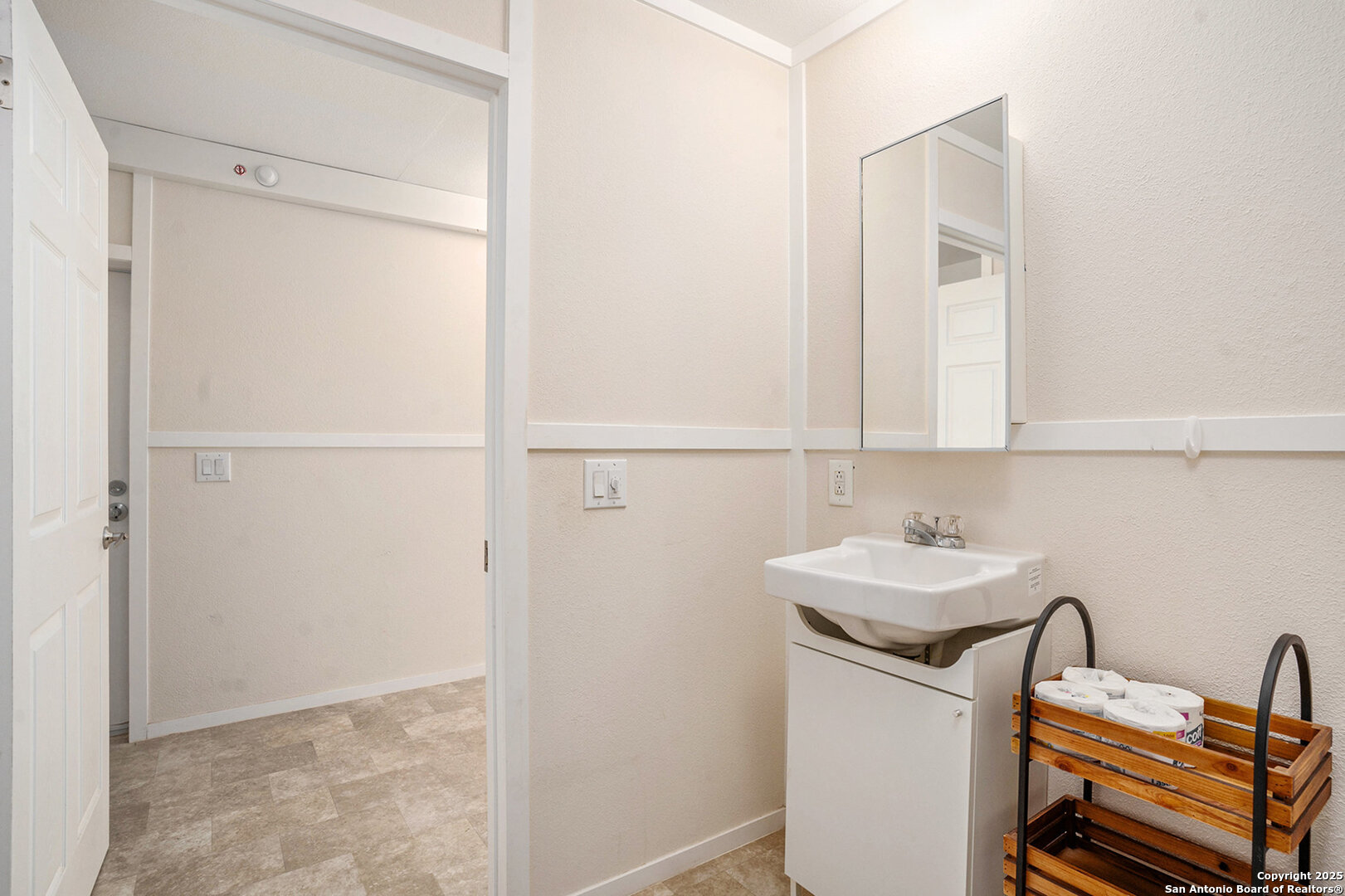545 County Road 741 Yancey TX 78886